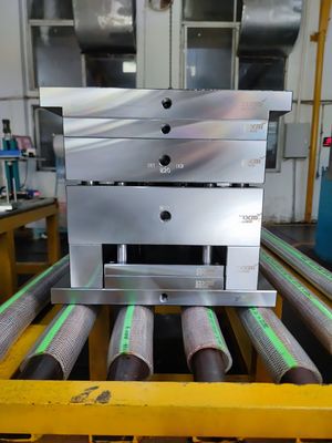 CNC feito sob encomenda das bases de molde de Japão  que faz à máquina para o equipamento médico