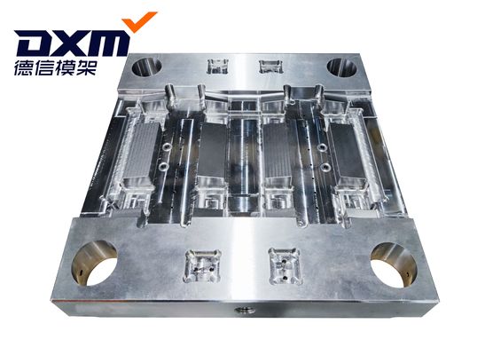 O CNC que faz à máquina Mazak modelagem por injeção plástico