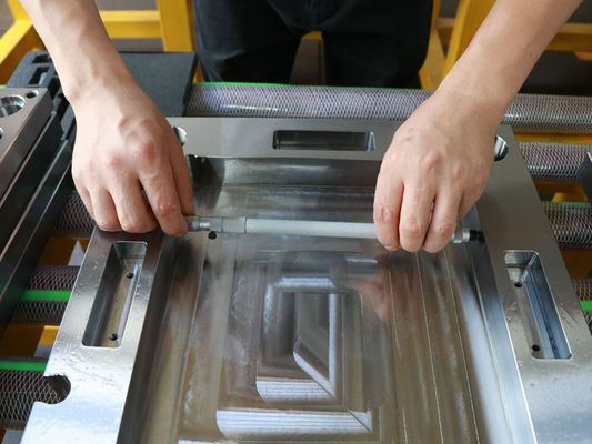 Tolerância fazendo à máquina da espessura da placa da base 0.1mm da modelagem por injeção do CNC