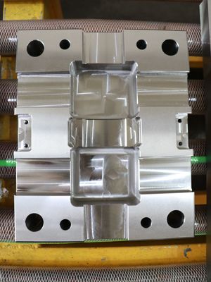 O CNC fez à máquina a base de molde plástica moeu precisamente ISO9001: 2015