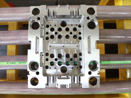 CNC plástico da elevada precisão da base de molde de JIS S50c que faz à máquina para o grande sistema da boca da água